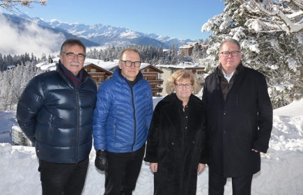 Gemeinsam vor Ort (v.l.): Yves Duc mit den Governors Jouni Heinonen, Andrea Weber und John Manning (Foto: Rot. André Springer)